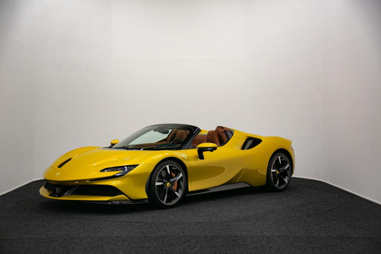Ferrari SF90 spider 3.9 V8 DCT Ferrari Approved-takuulla - Auto Italy Oy